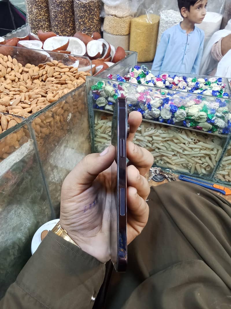 Apple iPhone 14 Pro Max 4