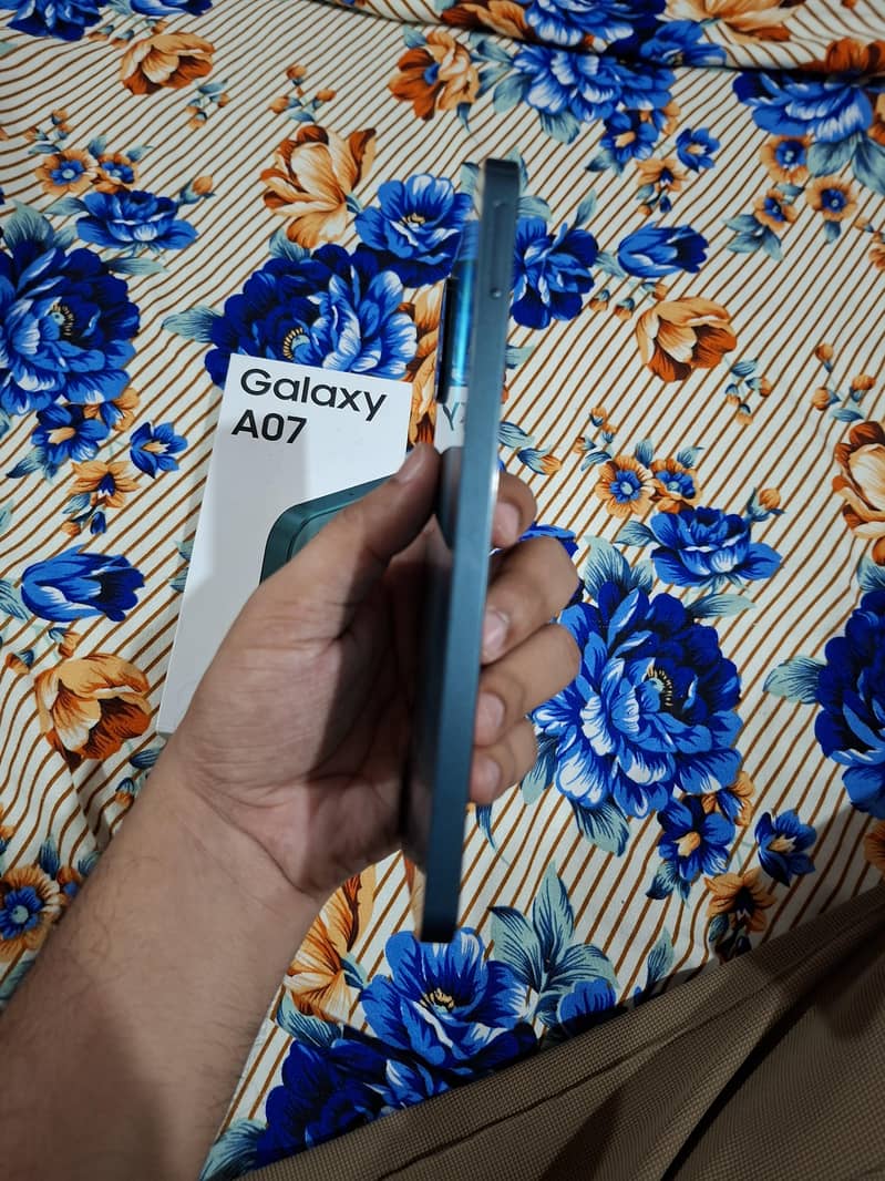 Samsung Mobile A07 3