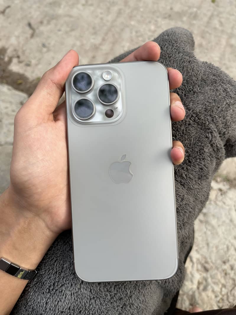 Apple iPhone 15 Pro Max 0