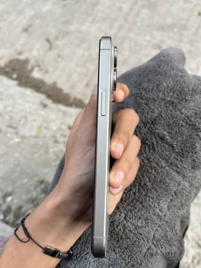 Apple iPhone 15 Pro Max 1