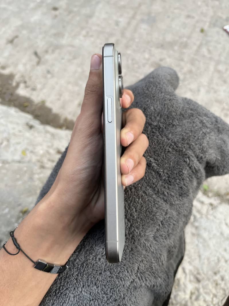 Apple iPhone 15 Pro Max 2