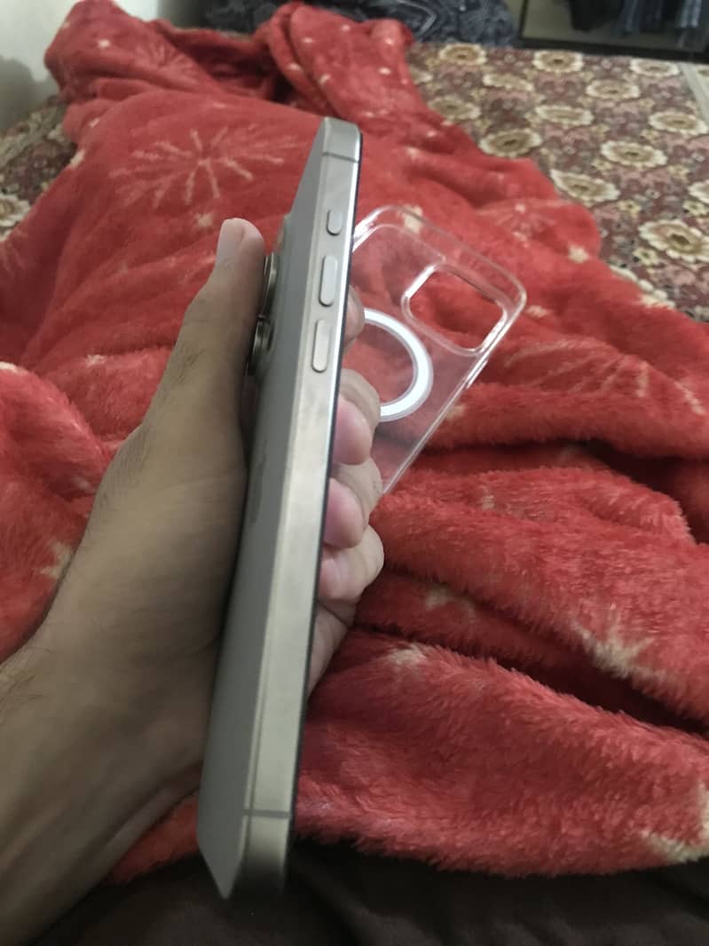Apple iPhone 15 pro max 2
