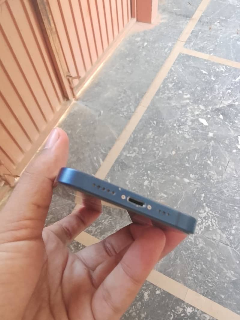 Apple iPhone 12 2