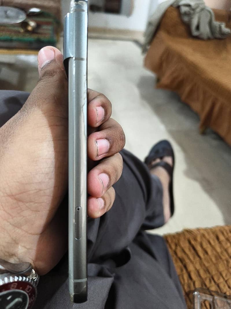 Google Pixel 8 4