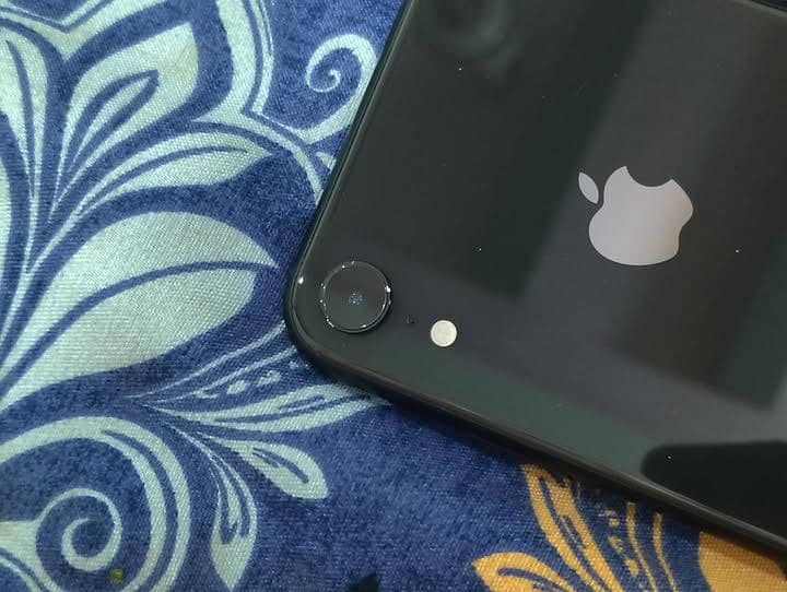 Apple iPhone XR 1