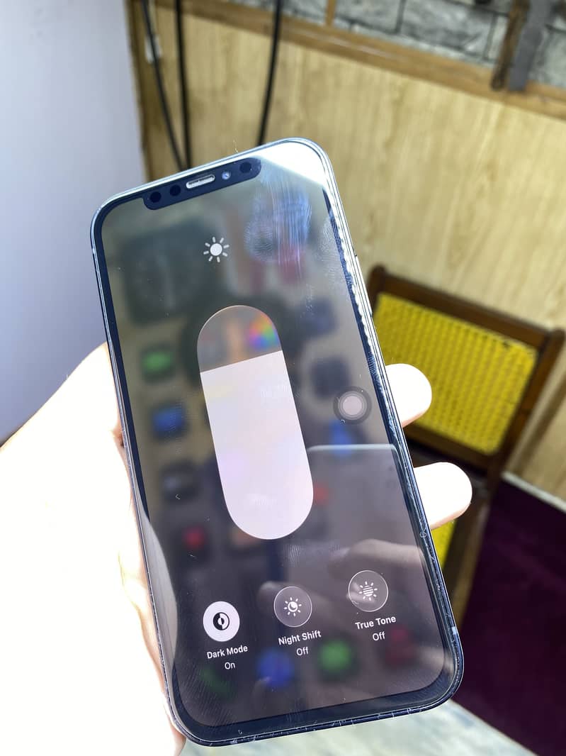 Apple iPhone 12 4