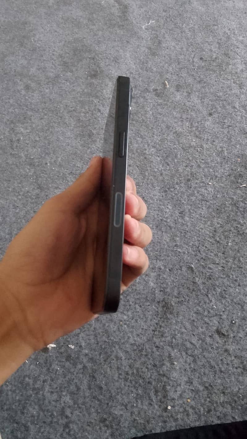 Apple iPhone 13 5