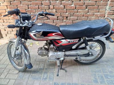Motercycle Honda CD 70 Red Colour 2025/Model (Apllied For)