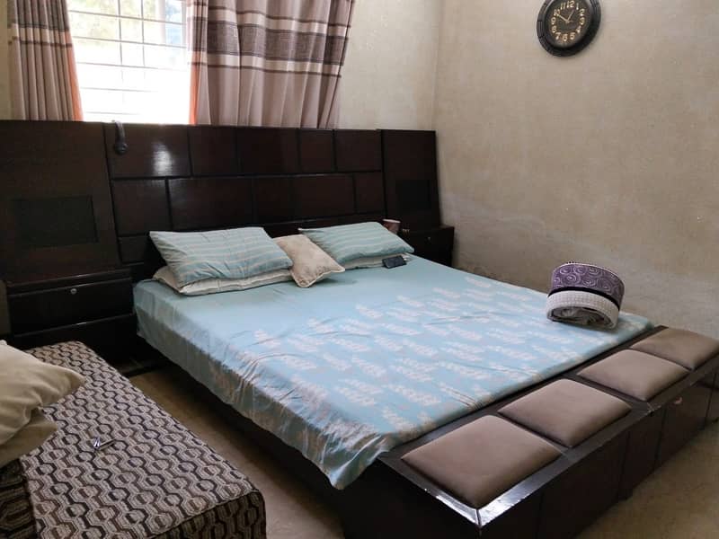 Master Bed Without Matress 0