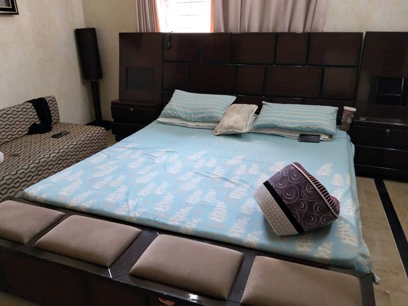 Master Bed Without Matress 1