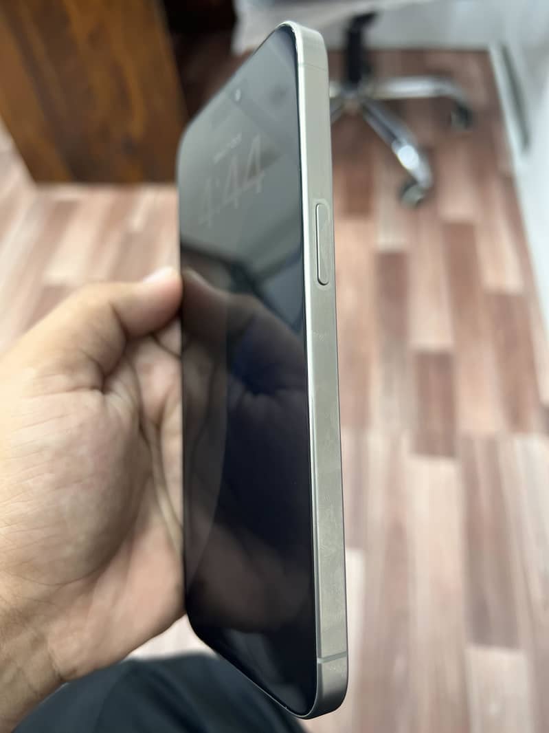Apple iPhone 15 Pro Max 0