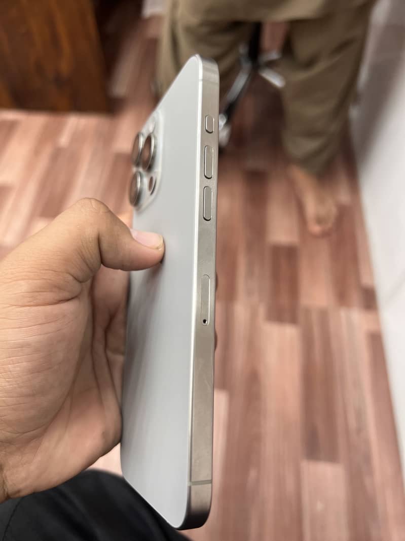 Apple iPhone 15 Pro Max 3