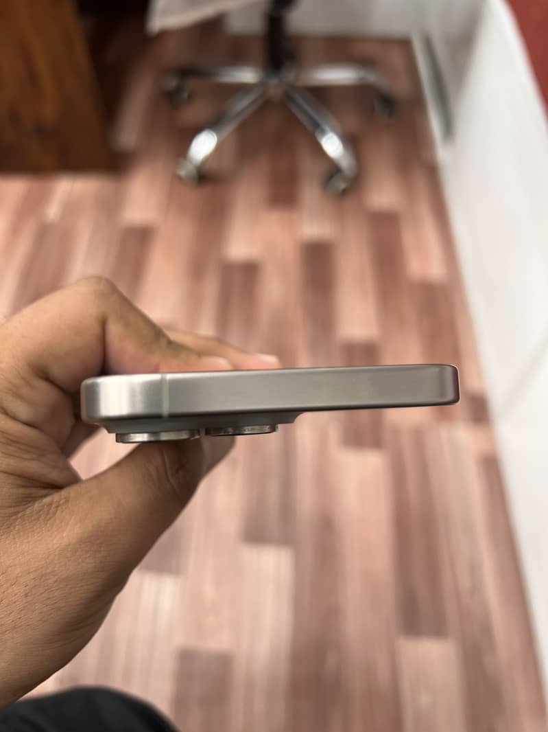 Apple iPhone 15 Pro Max 4