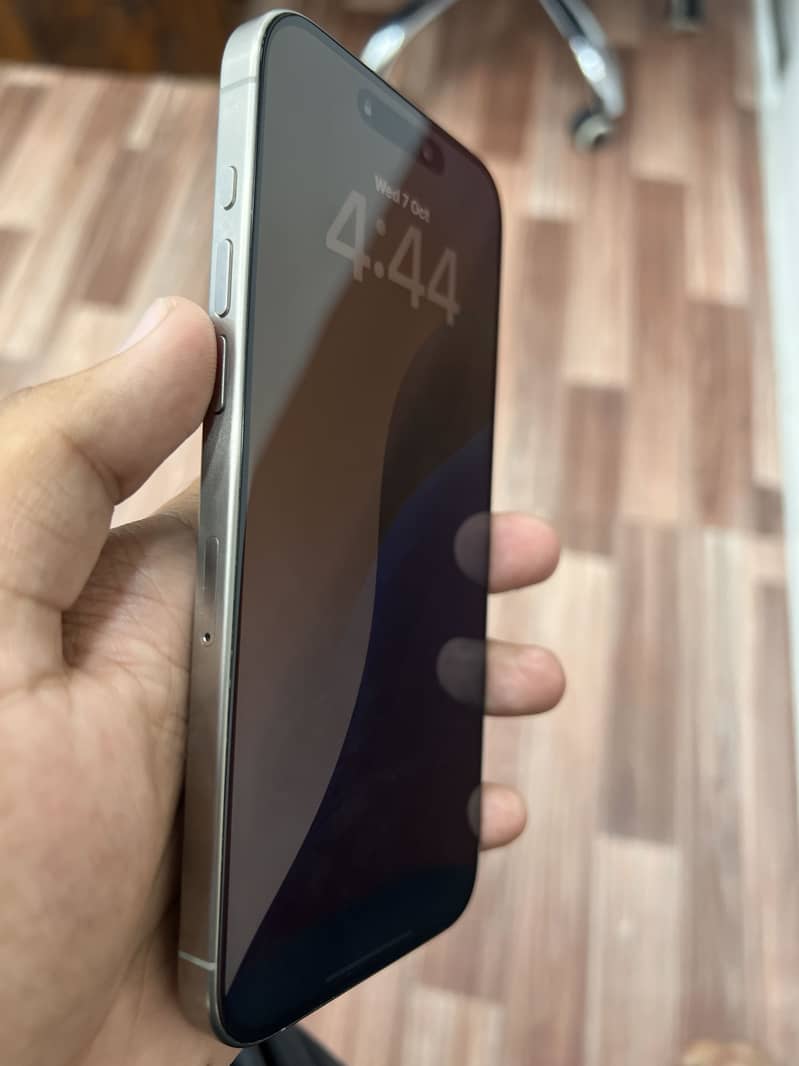 Apple iPhone 15 Pro Max 5