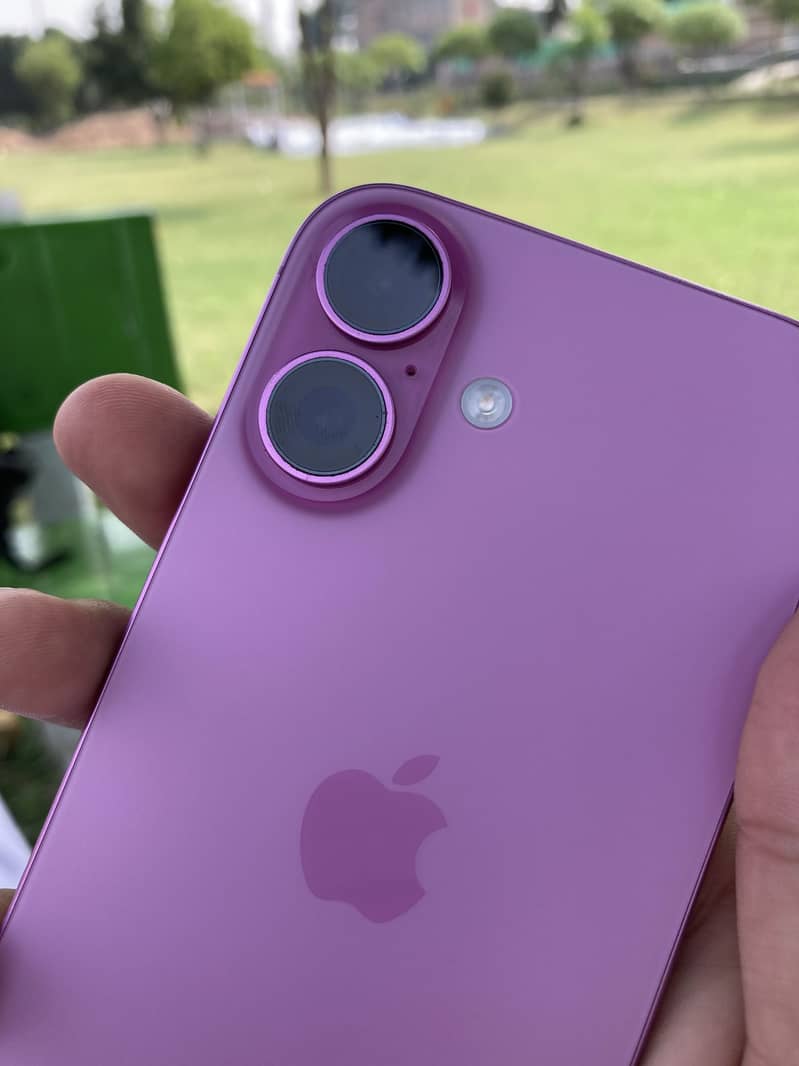 Apple iPhone 16 0