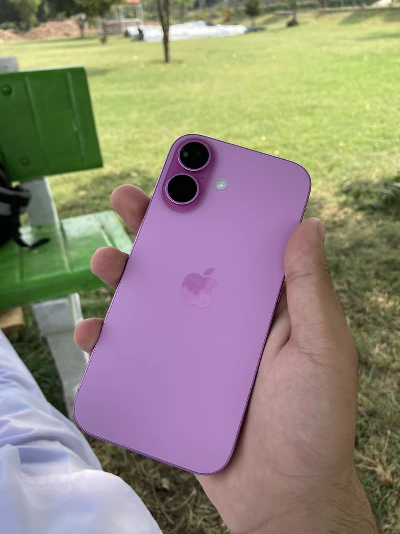 Apple iPhone 16 2