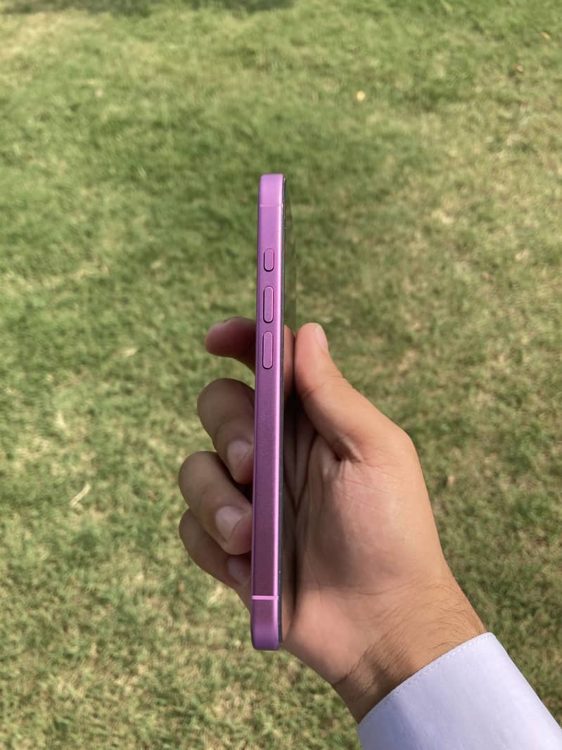 Apple iPhone 16 3