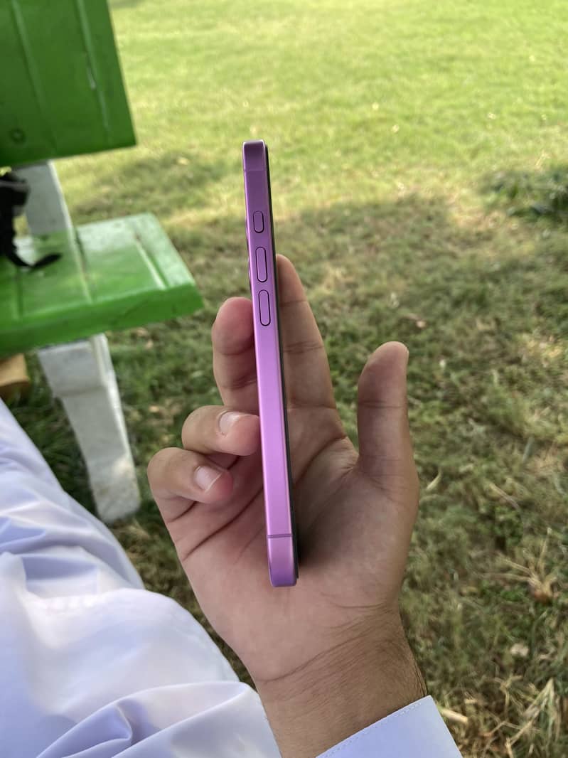 Apple iPhone 16 5