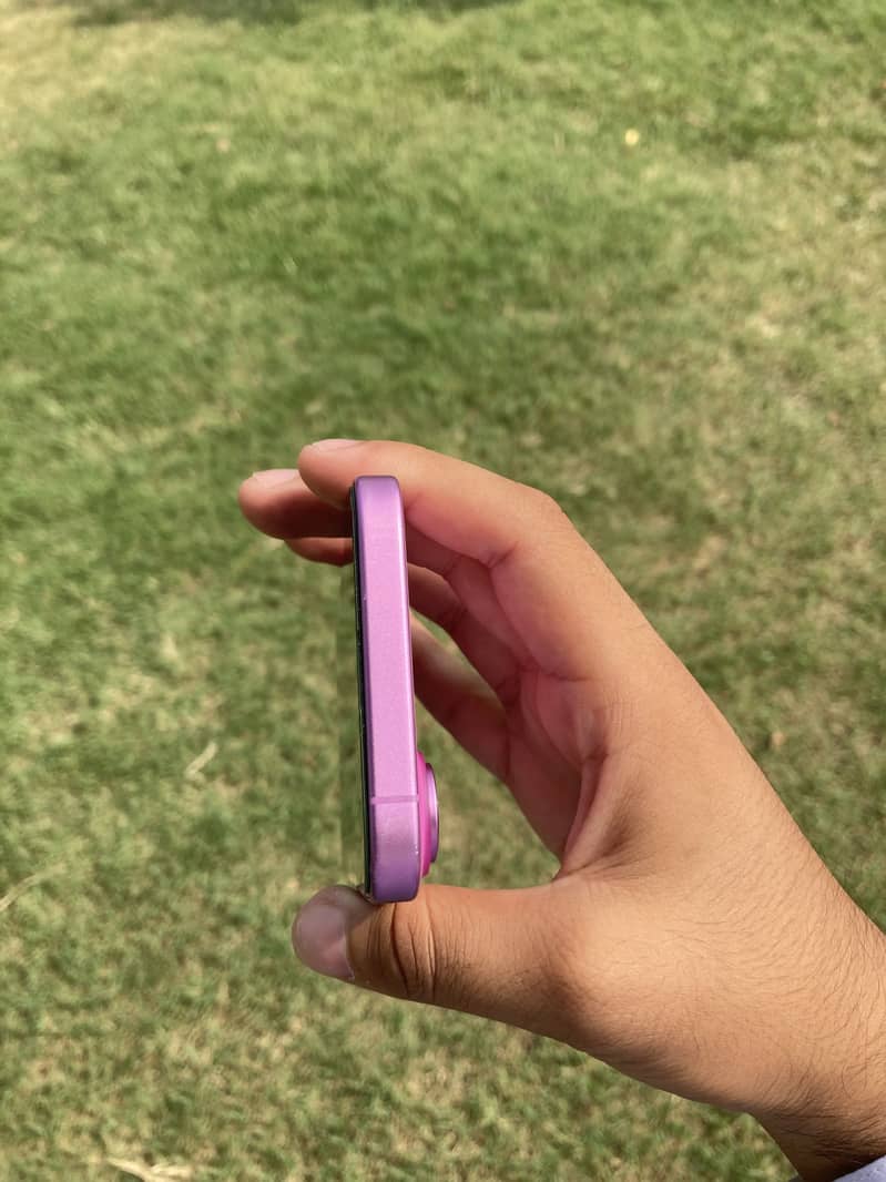 Apple iPhone 16 6
