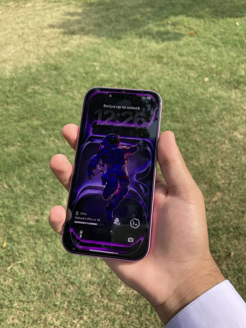 Apple iPhone 16 7