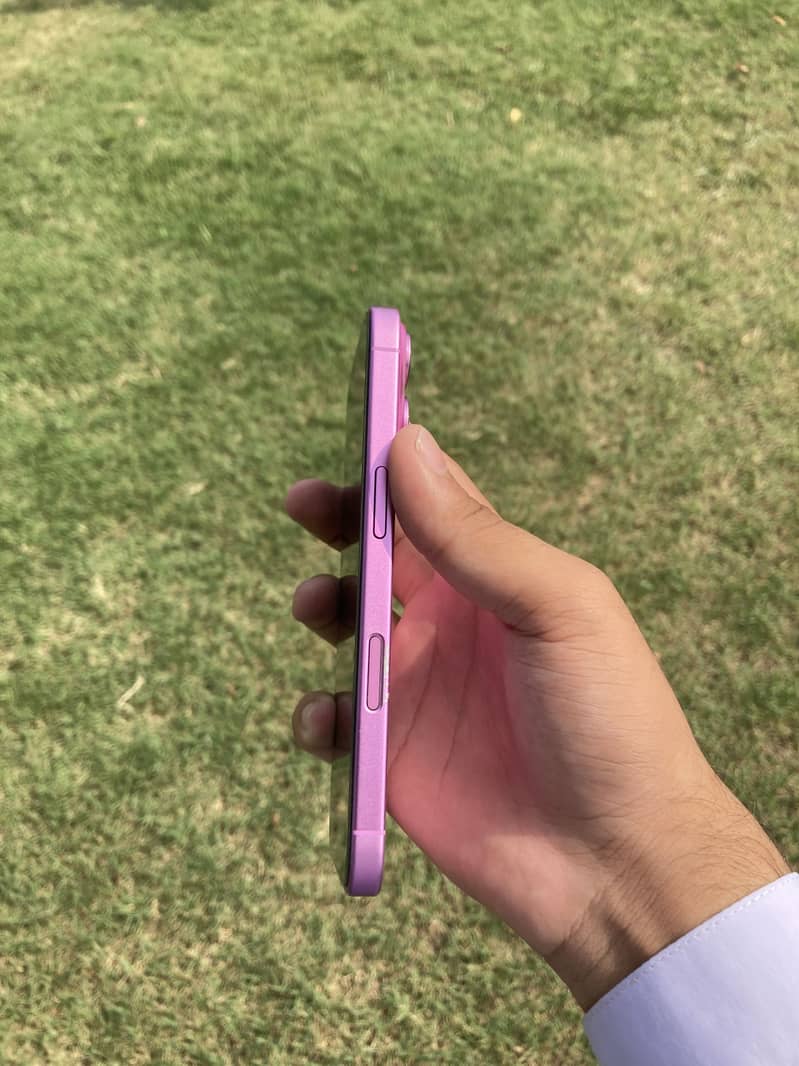 Apple iPhone 16 10