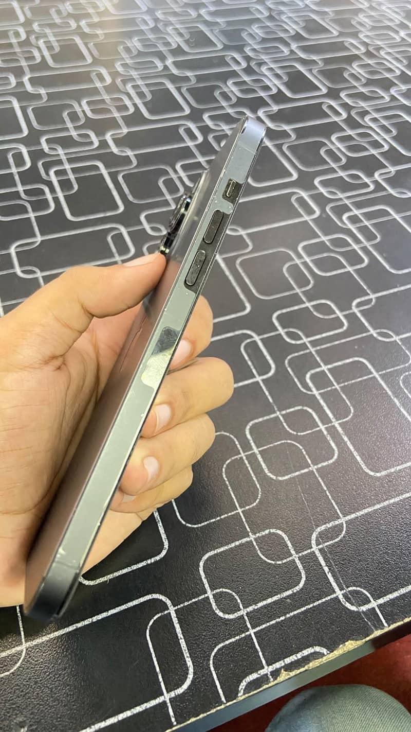 Apple iPhone 14 Pro Max 1