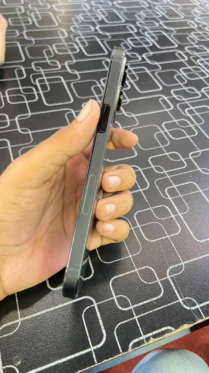 Apple iPhone 14 Pro Max 4