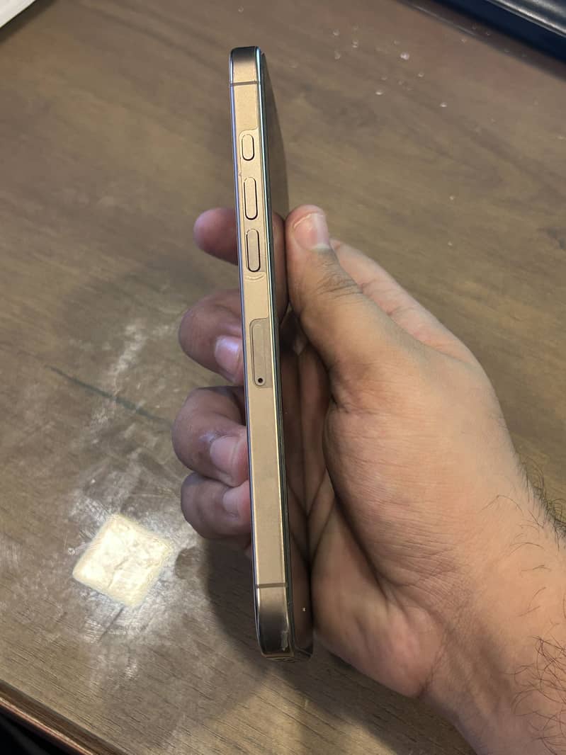 Apple iPhone 16 Pro Max 3