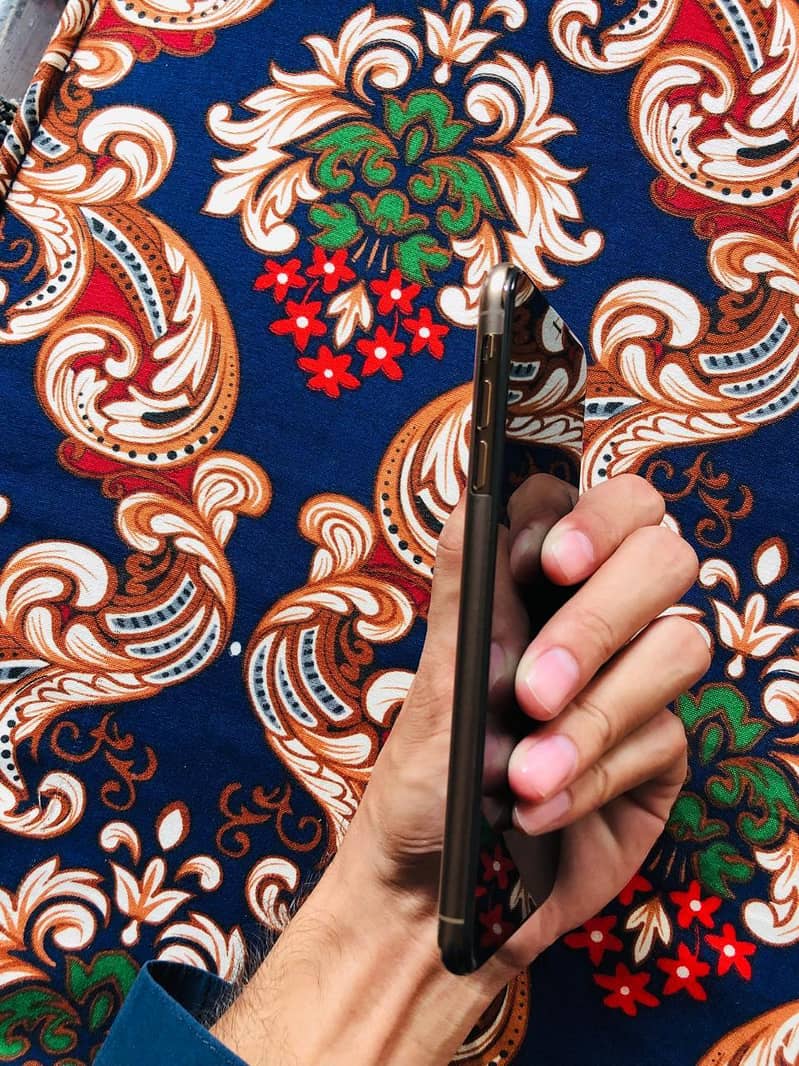 Apple iPhone XS Max 4
