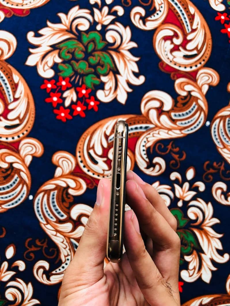 Apple iPhone XS Max 6