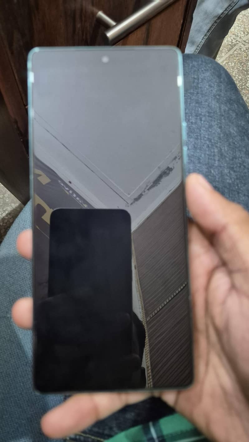 Tecno CAMON 40 1