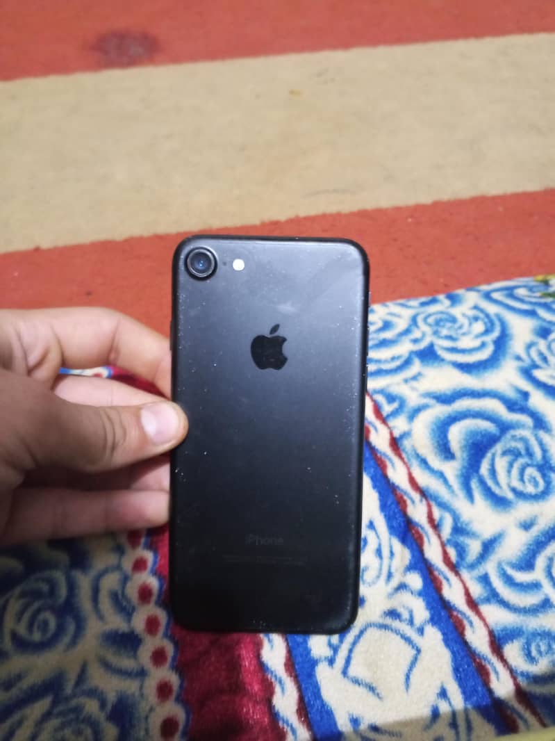 Apple iPhone 7 0