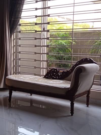 Elegant Classic Dewan – Excellent Condition