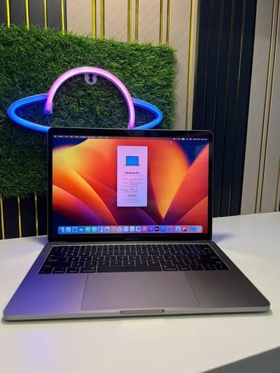 Apple MacBook Pro 2017 — 13” Non-Touch Bar