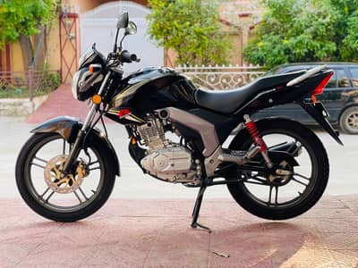 SUZUKI GSX 125 in Showroom Condition