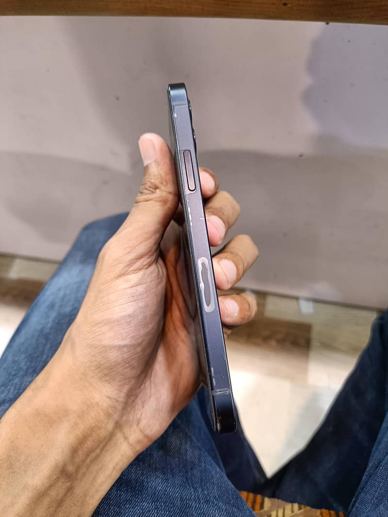 Apple iPhone 12 1