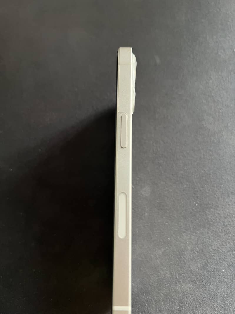 Apple iPhone 13 4