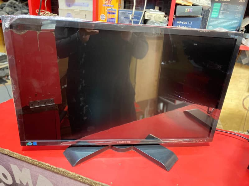 24ich OLED 0