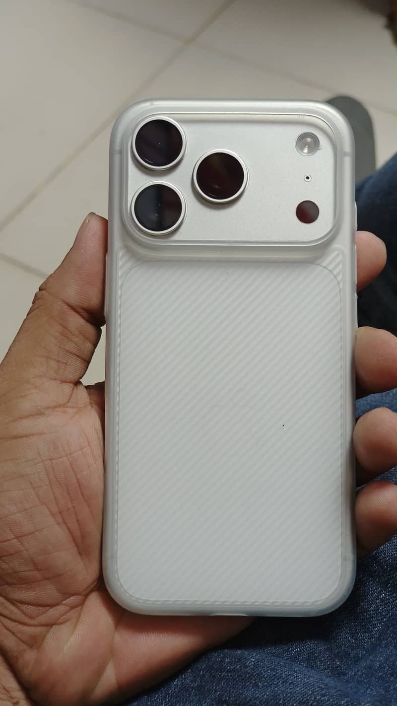 Apple iPhone 17 Pro 1