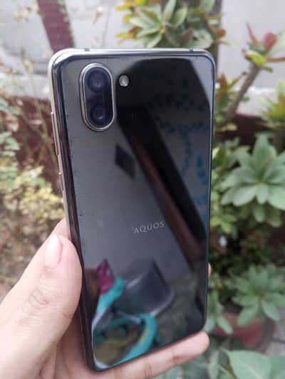 Sharp Aquos R3