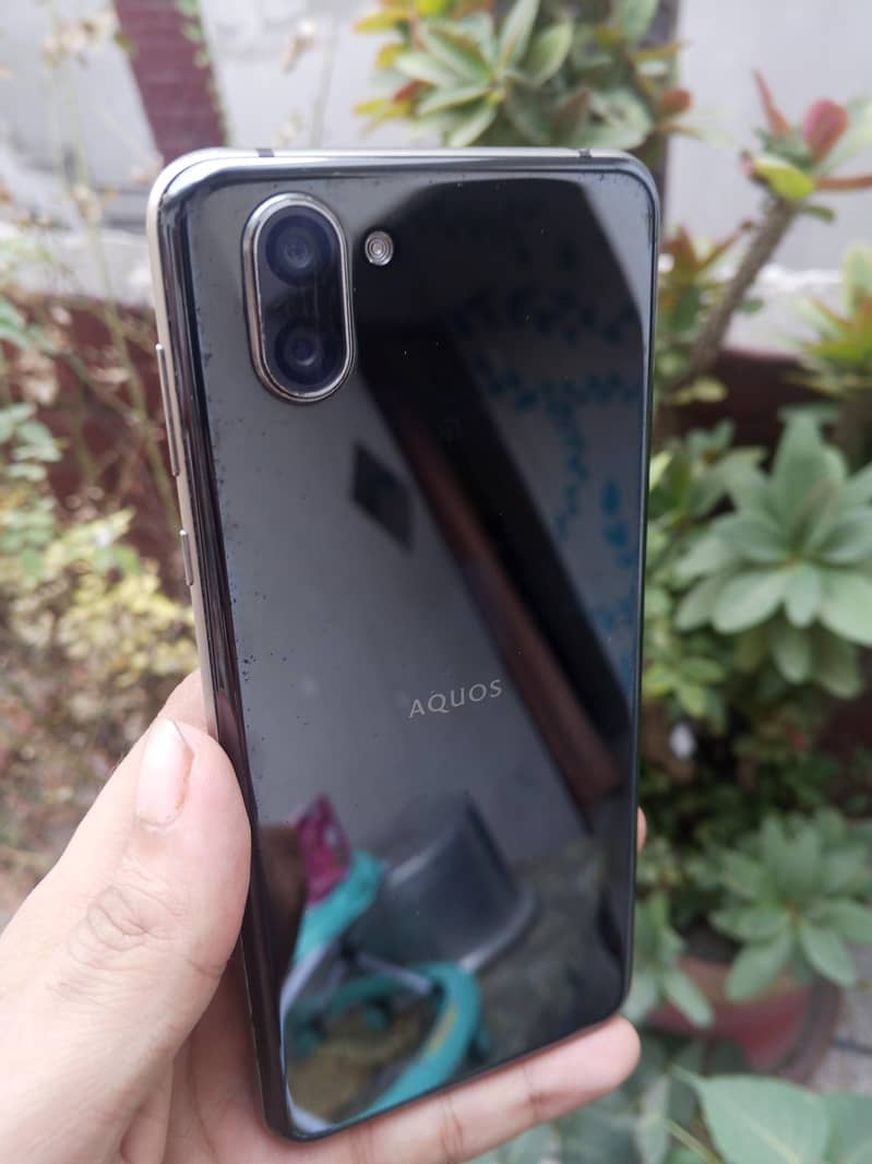 Sharp Aquos R3 0
