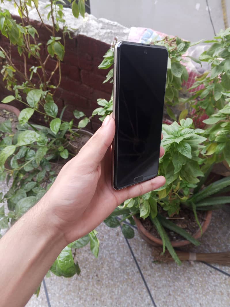 Sharp Aquos R3 2