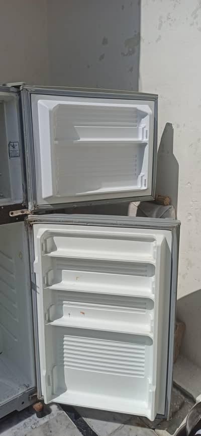 Dawlance Fridge With Stabilizer