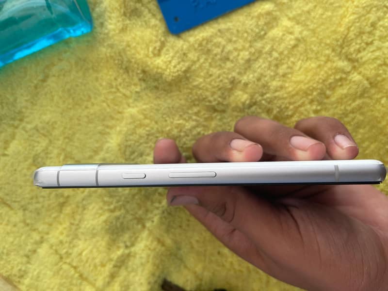 Google Pixel 7a 4