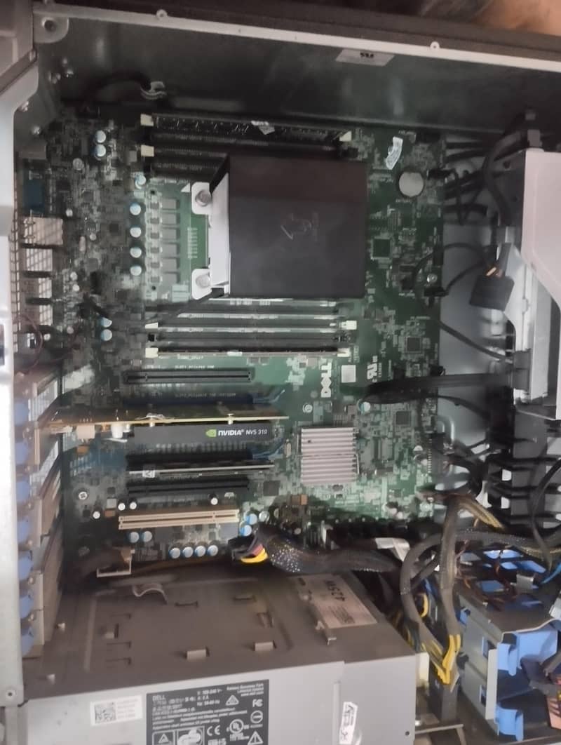 Dell Precision 5810 1