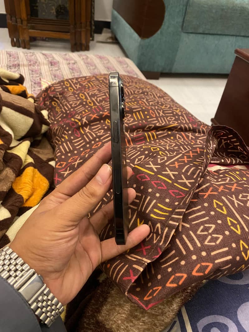 Apple iPhone 13 Pro 2