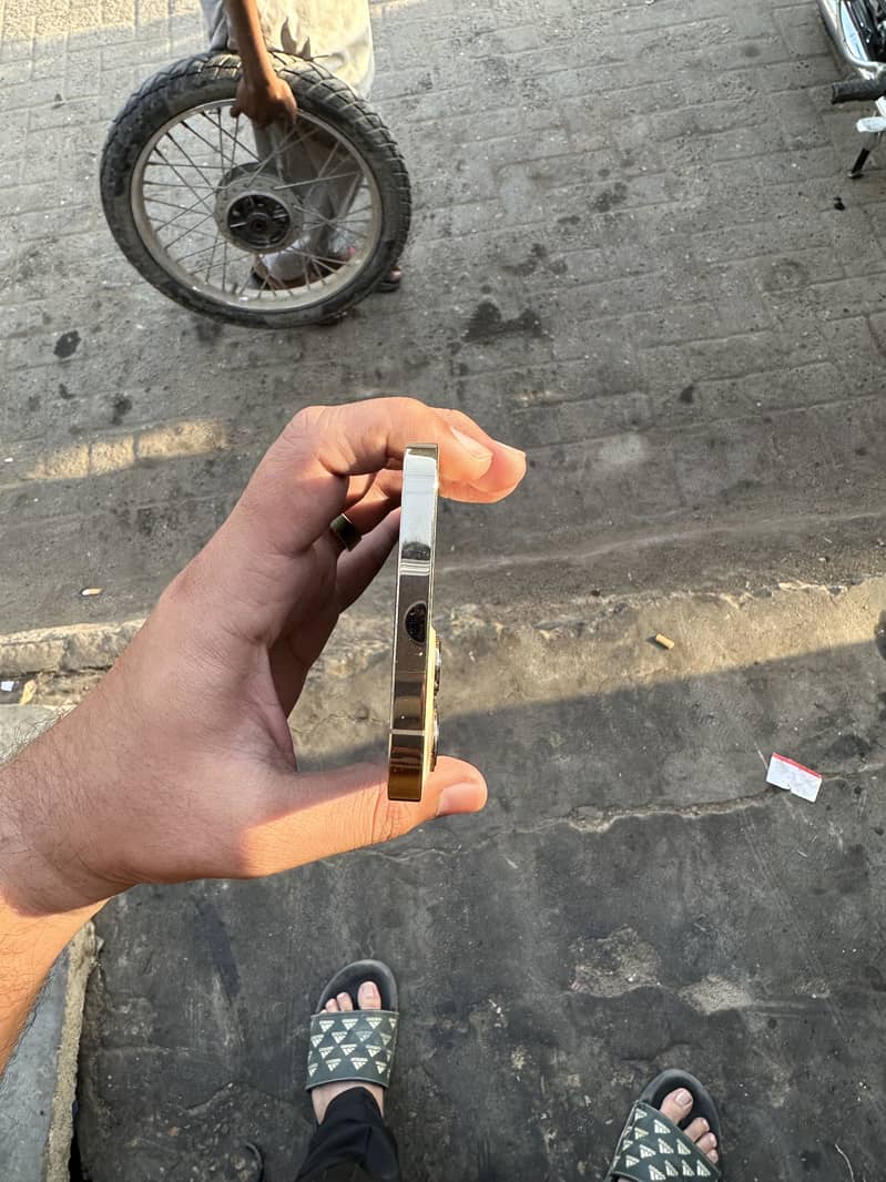 Apple iPhone 12 Pro Max 3