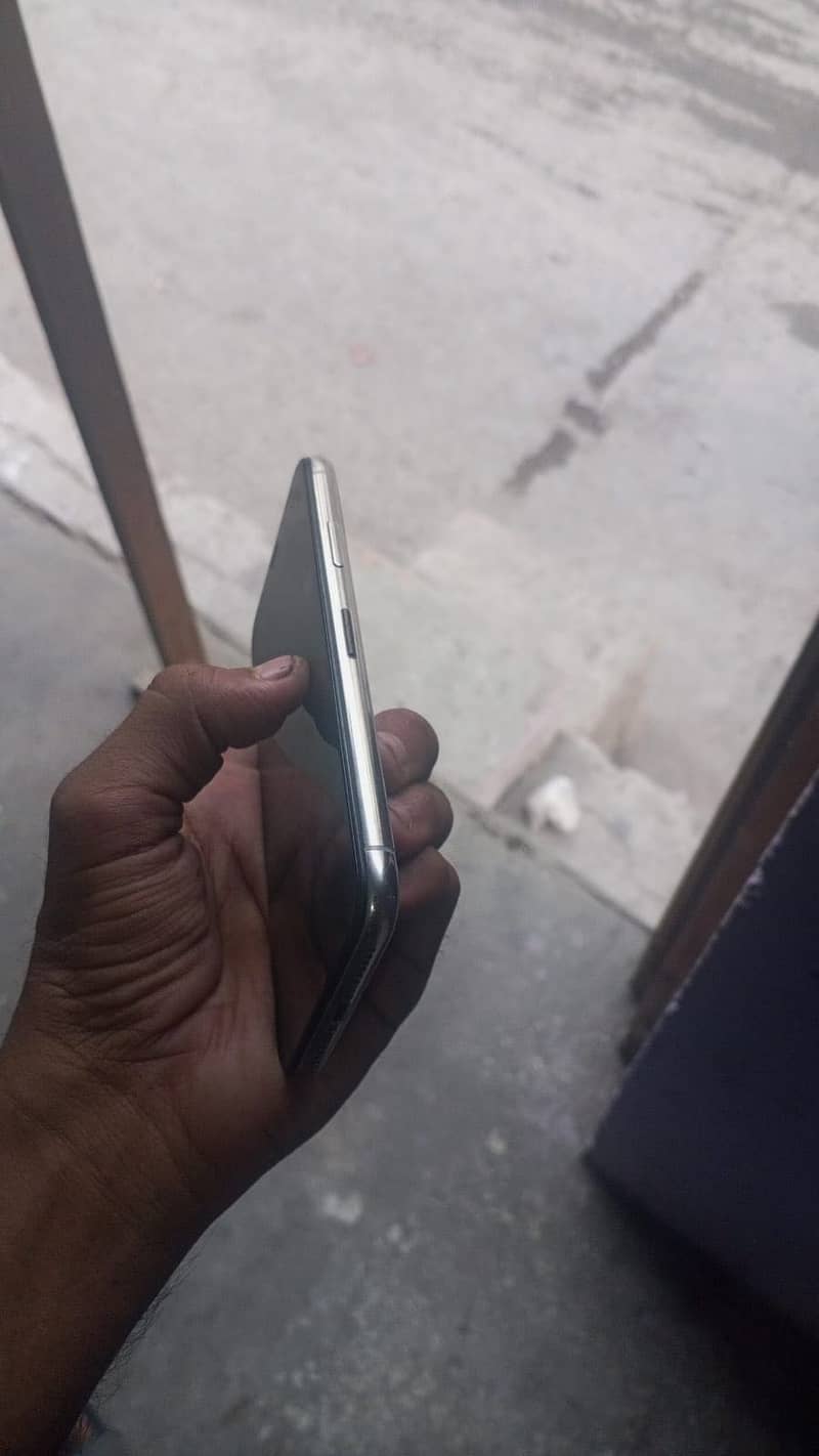 Apple iPhone X 03020002633 2