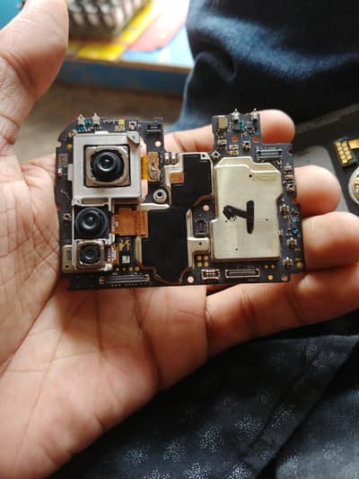 mi 10 t dead boad hai jis bhai ko chiya hai rabta kr ly