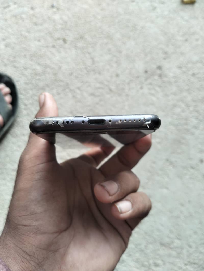 Apple iPhone 8 3